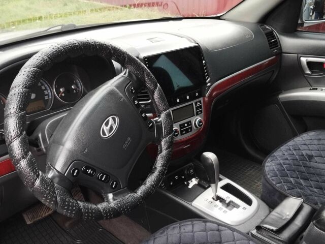 Серый Хендай Санта Фе, объемом двигателя 2.2 л и пробегом 253 тыс. км за 9400 $, фото 9 на Automoto.ua