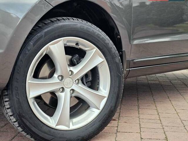 Серый Хендай Санта Фе, объемом двигателя 2.2 л и пробегом 210 тыс. км за 9750 $, фото 22 на Automoto.ua