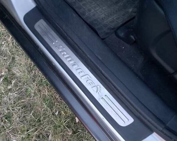 Серый Хендай Санта Фе, объемом двигателя 2.19 л и пробегом 190 тыс. км за 9800 $, фото 5 на Automoto.ua