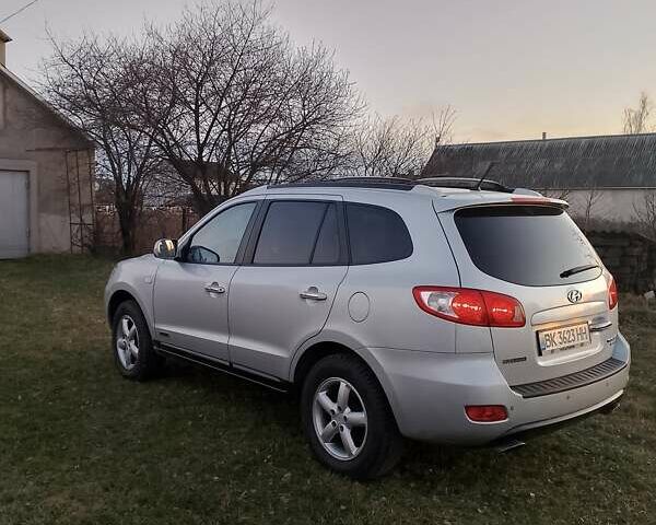 Серый Хендай Санта Фе, объемом двигателя 2.19 л и пробегом 190 тыс. км за 9800 $, фото 3 на Automoto.ua