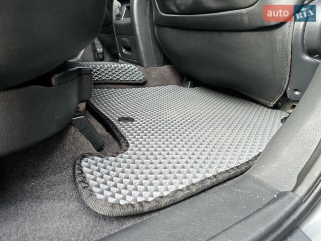 Серый Хендай Санта Фе, объемом двигателя 2.2 л и пробегом 210 тыс. км за 9750 $, фото 146 на Automoto.ua