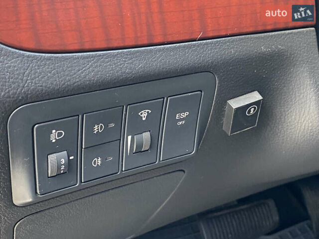 Серый Хендай Санта Фе, объемом двигателя 2.7 л и пробегом 329 тыс. км за 7999 $, фото 12 на Automoto.ua