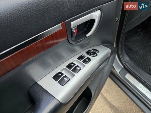 Серый Хендай Санта Фе, объемом двигателя 2.2 л и пробегом 319 тыс. км за 9777 $, фото 27 на Automoto.ua