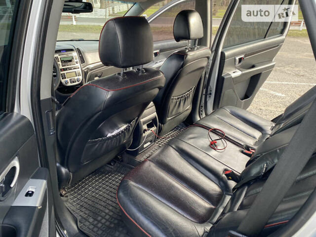 Серый Хендай Санта Фе, объемом двигателя 2.7 л и пробегом 212 тыс. км за 9200 $, фото 11 на Automoto.ua