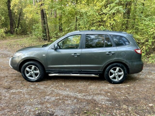 Серый Хендай Санта Фе, объемом двигателя 2.2 л и пробегом 203 тыс. км за 5500 $, фото 4 на Automoto.ua