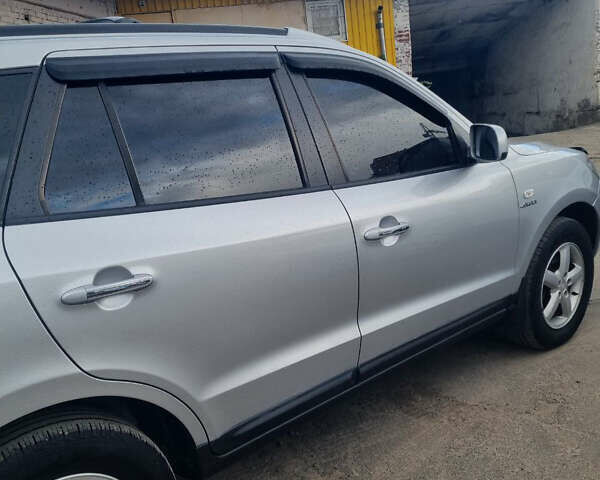 Серый Хендай Санта Фе, объемом двигателя 2.2 л и пробегом 255 тыс. км за 10500 $, фото 11 на Automoto.ua