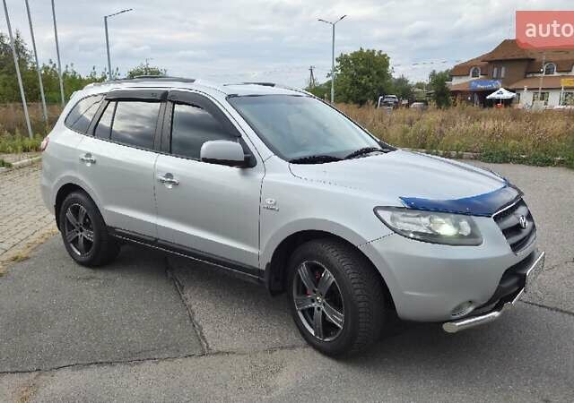 Серый Хендай Санта Фе, объемом двигателя 2.2 л и пробегом 232 тыс. км за 10900 $, фото 2 на Automoto.ua