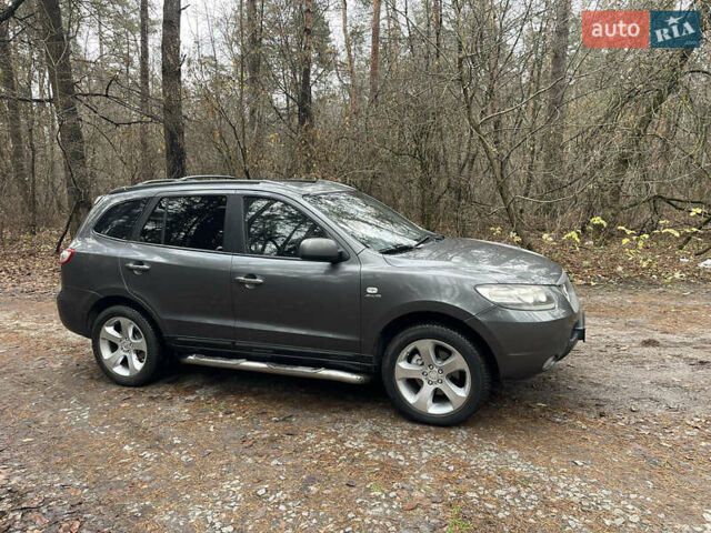 Серый Хендай Санта Фе, объемом двигателя 2.2 л и пробегом 200 тыс. км за 5700 $, фото 3 на Automoto.ua