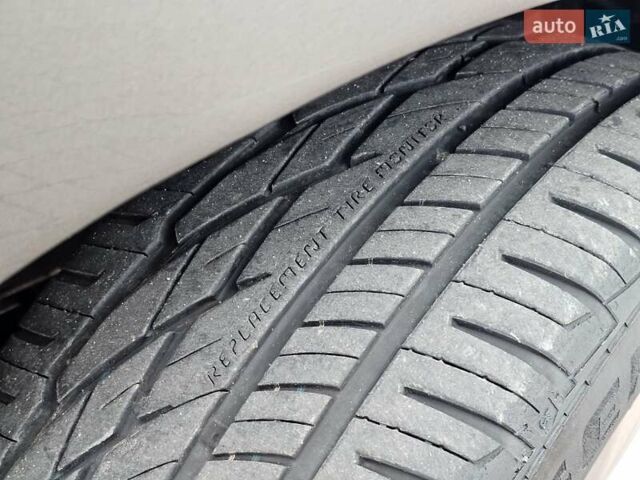 Сірий Хендай Санта Фе, об'ємом двигуна 2.2 л та пробігом 210 тис. км за 9950 $, фото 65 на Automoto.ua