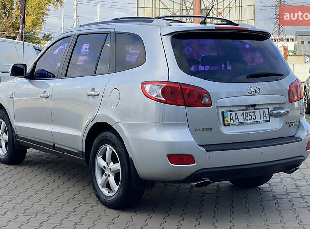 Серый Хендай Санта Фе, объемом двигателя 2.7 л и пробегом 329 тыс. км за 7999 $, фото 6 на Automoto.ua
