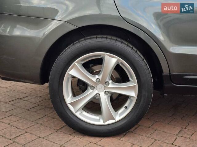 Сірий Хендай Санта Фе, об'ємом двигуна 2.2 л та пробігом 210 тис. км за 9950 $, фото 66 на Automoto.ua