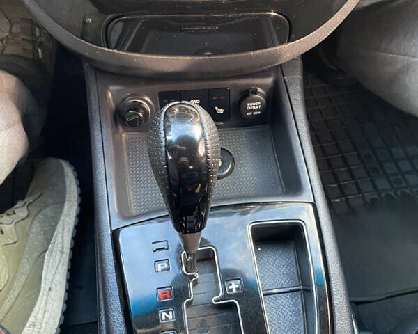 Серый Хендай Санта Фе, объемом двигателя 2.7 л и пробегом 212 тыс. км за 9200 $, фото 14 на Automoto.ua