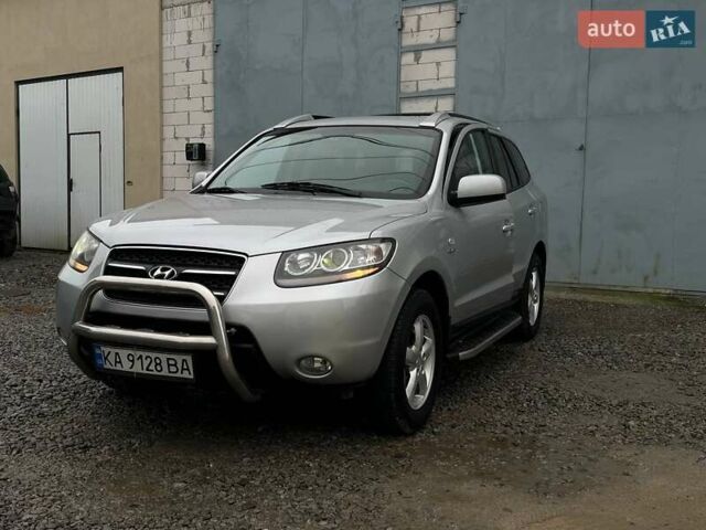 Серый Хендай Санта Фе, объемом двигателя 2.19 л и пробегом 280 тыс. км за 9500 $, фото 1 на Automoto.ua