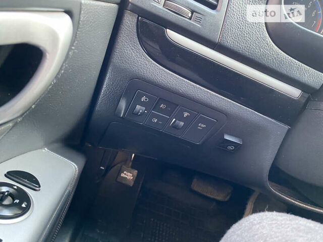 Серый Хендай Санта Фе, объемом двигателя 2.7 л и пробегом 212 тыс. км за 9200 $, фото 16 на Automoto.ua