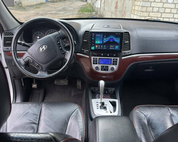 Серый Хендай Санта Фе, объемом двигателя 2.19 л и пробегом 170 тыс. км за 10500 $, фото 13 на Automoto.ua