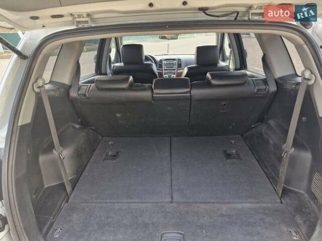 Серый Хендай Санта Фе, объемом двигателя 2.19 л и пробегом 267 тыс. км за 9600 $, фото 11 на Automoto.ua