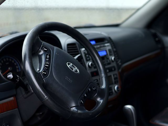 Серый Хендай Санта Фе, объемом двигателя 2.7 л и пробегом 0 тыс. км за 8200 $, фото 7 на Automoto.ua