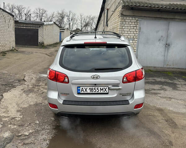 Серый Хендай Санта Фе, объемом двигателя 2.19 л и пробегом 170 тыс. км за 10500 $, фото 6 на Automoto.ua