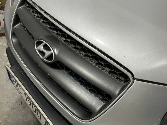 Серый Хендай Санта Фе, объемом двигателя 2.2 л и пробегом 280 тыс. км за 6700 $, фото 4 на Automoto.ua