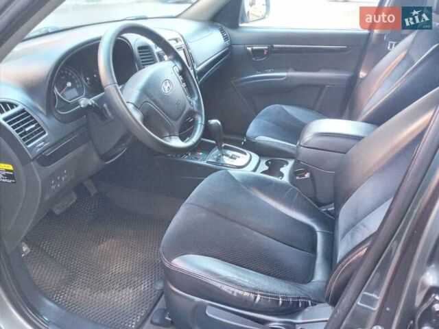 Сірий Хендай Санта Фе, об'ємом двигуна 2.2 л та пробігом 230 тис. км за 9450 $, фото 33 на Automoto.ua