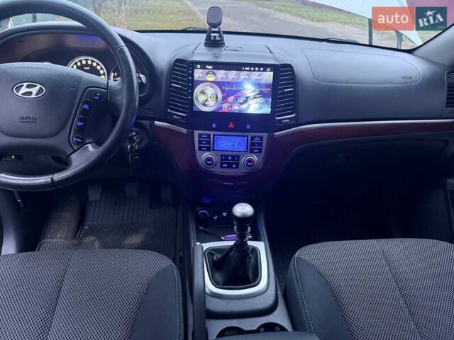 Серый Хендай Санта Фе, объемом двигателя 2.66 л и пробегом 140 тыс. км за 9200 $, фото 11 на Automoto.ua