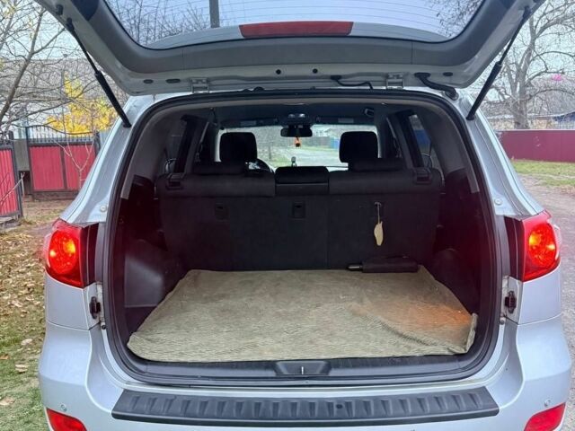 Серый Хендай Санта Фе, объемом двигателя 2.7 л и пробегом 140 тыс. км за 9200 $, фото 7 на Automoto.ua