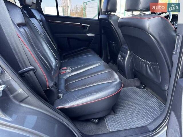 Сірий Хендай Санта Фе, об'ємом двигуна 2.7 л та пробігом 267 тис. км за 8900 $, фото 15 на Automoto.ua