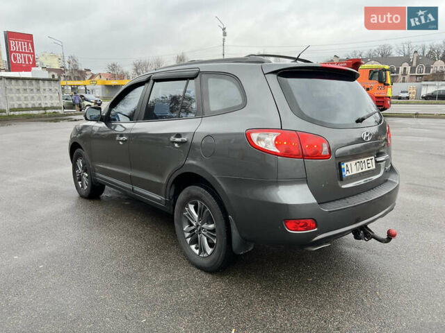 Серый Хендай Санта Фе, объемом двигателя 2.2 л и пробегом 308 тыс. км за 9600 $, фото 9 на Automoto.ua