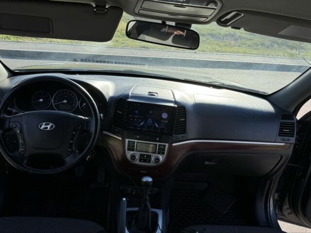 Серый Хендай Санта Фе, объемом двигателя 2.2 л и пробегом 207 тыс. км за 9000 $, фото 7 на Automoto.ua