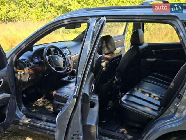 Серый Хендай Санта Фе, объемом двигателя 2.66 л и пробегом 172 тыс. км за 9500 $, фото 23 на Automoto.ua