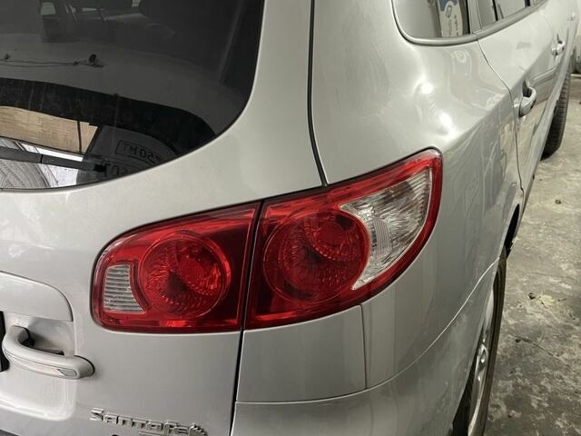 Серый Хендай Санта Фе, объемом двигателя 2.2 л и пробегом 280 тыс. км за 6700 $, фото 11 на Automoto.ua