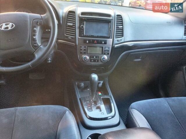 Сірий Хендай Санта Фе, об'ємом двигуна 2.2 л та пробігом 230 тис. км за 9450 $, фото 24 на Automoto.ua