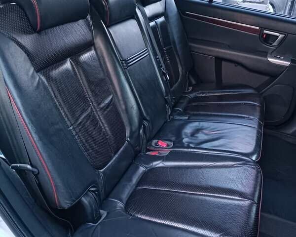 Серый Хендай Санта Фе, объемом двигателя 2.2 л и пробегом 202 тыс. км за 11000 $, фото 35 на Automoto.ua