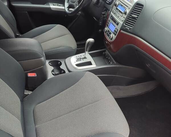 Серый Хендай Санта Фе, объемом двигателя 2.2 л и пробегом 198 тыс. км за 9700 $, фото 13 на Automoto.ua