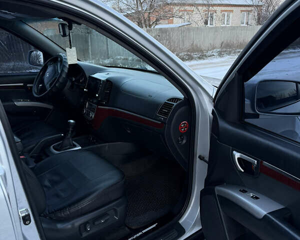 Серый Хендай Санта Фе, объемом двигателя 2.2 л и пробегом 283 тыс. км за 9200 $, фото 10 на Automoto.ua