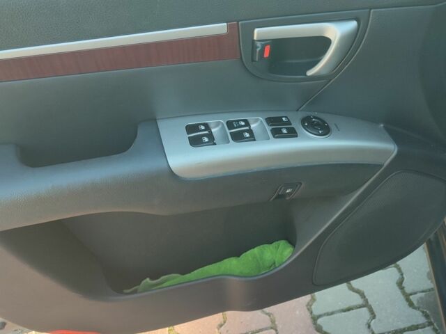 Серый Хендай Санта Фе, объемом двигателя 2.2 л и пробегом 264 тыс. км за 9800 $, фото 16 на Automoto.ua