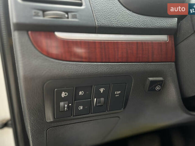 Серый Хендай Санта Фе, объемом двигателя 2.66 л и пробегом 210 тыс. км за 9500 $, фото 25 на Automoto.ua