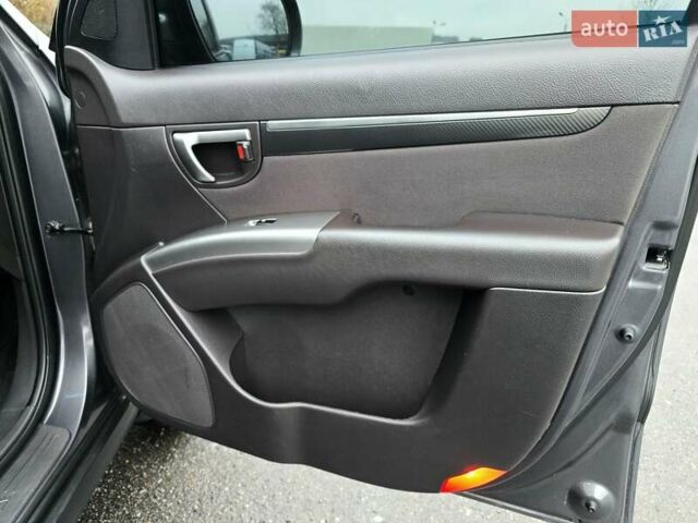 Серый Хендай Санта Фе, объемом двигателя 2.2 л и пробегом 229 тыс. км за 11999 $, фото 37 на Automoto.ua