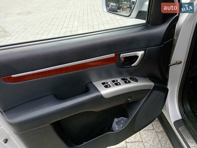 Серый Хендай Санта Фе, объемом двигателя 2.2 л и пробегом 240 тыс. км за 10200 $, фото 44 на Automoto.ua