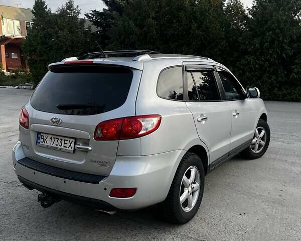 Серый Хендай Санта Фе, объемом двигателя 2.2 л и пробегом 300 тыс. км за 11000 $, фото 6 на Automoto.ua