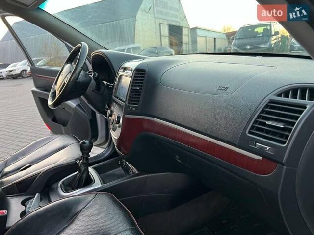 Серый Хендай Санта Фе, объемом двигателя 2.2 л и пробегом 279 тыс. км за 10890 $, фото 37 на Automoto.ua