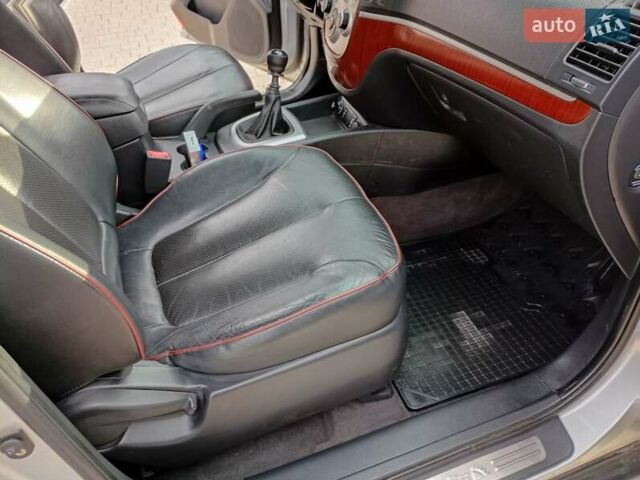 Серый Хендай Санта Фе, объемом двигателя 2.2 л и пробегом 240 тыс. км за 10200 $, фото 36 на Automoto.ua