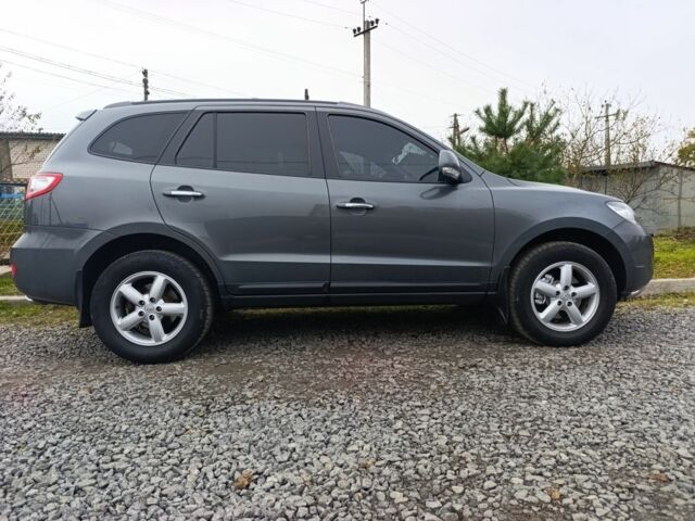 Серый Хендай Санта Фе, объемом двигателя 2.2 л и пробегом 239 тыс. км за 11000 $, фото 3 на Automoto.ua