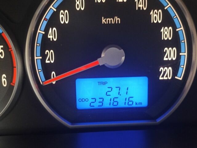 Сірий Хендай Санта Фе, об'ємом двигуна 2.2 л та пробігом 230 тис. км за 11000 $, фото 7 на Automoto.ua