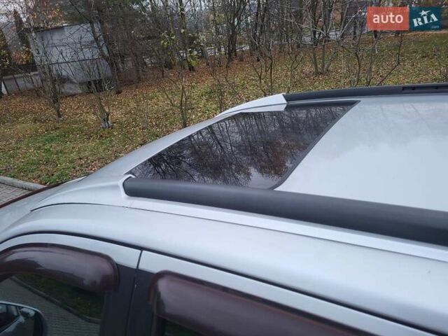 Серый Хендай Санта Фе, объемом двигателя 2.19 л и пробегом 252 тыс. км за 10300 $, фото 38 на Automoto.ua