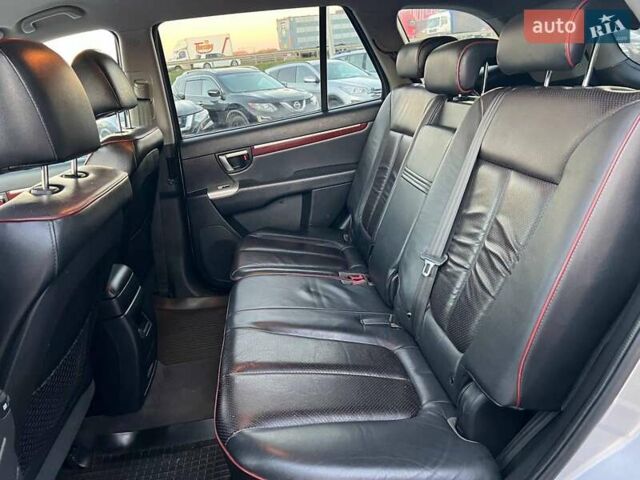 Серый Хендай Санта Фе, объемом двигателя 2.2 л и пробегом 279 тыс. км за 10890 $, фото 31 на Automoto.ua