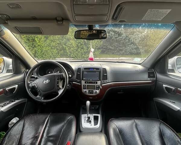 Серый Хендай Санта Фе, объемом двигателя 2.2 л и пробегом 300 тыс. км за 11000 $, фото 8 на Automoto.ua