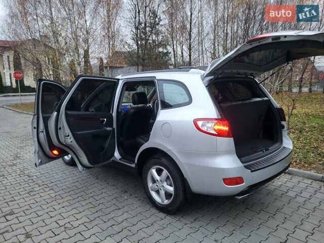 Серый Хендай Санта Фе, объемом двигателя 2.19 л и пробегом 252 тыс. км за 10300 $, фото 72 на Automoto.ua