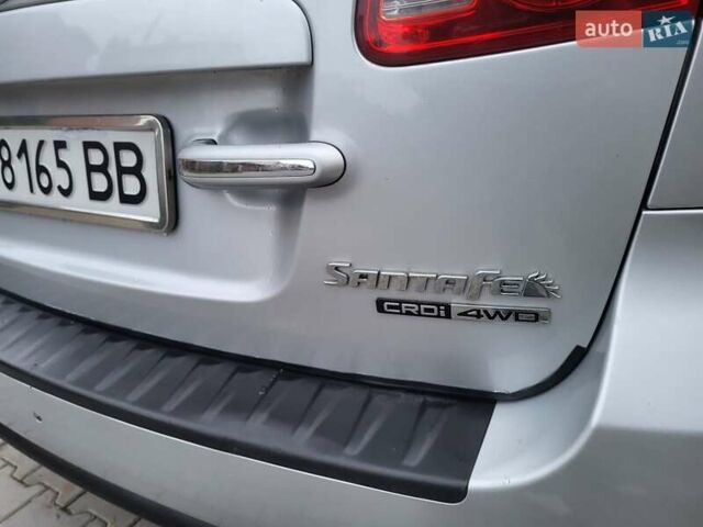 Серый Хендай Санта Фе, объемом двигателя 2.19 л и пробегом 252 тыс. км за 10300 $, фото 21 на Automoto.ua