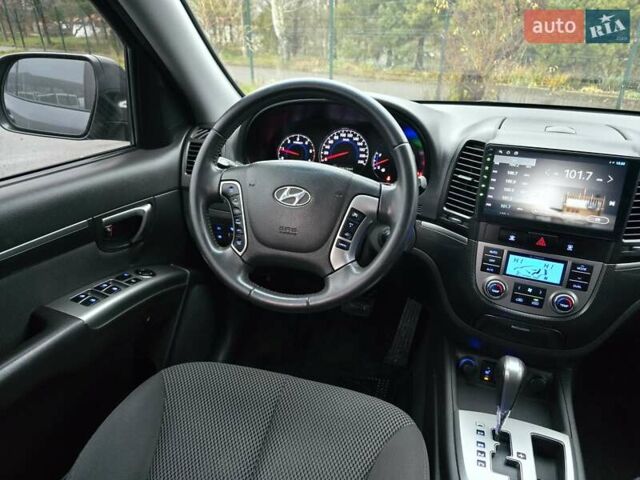 Серый Хендай Санта Фе, объемом двигателя 2.2 л и пробегом 229 тыс. км за 11999 $, фото 20 на Automoto.ua